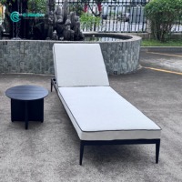 Chaise longue de jardin durable en aluminium avec table d'appoint pour hôtel et bord de piscine
