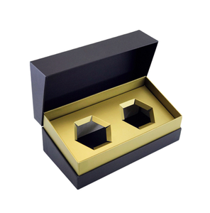 Boîte cadeau à deux compartiments en carton rigide noir avec insert en papier doré, design haut de gamme écologique, fermeture magnétique, découpe. - Product Image 1