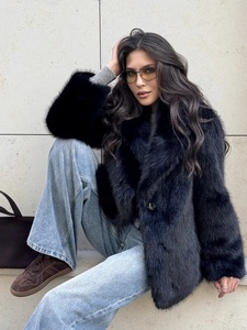 Lussuoso <span class=keywords><strong>Cappotto</strong></span> <span class=keywords><strong>Nero</strong></span> in Finta Pelliccia di Volpe da Donna, Corto, <span class=keywords><strong>Oversize</strong></span>, con Ampio Colletto a Risvolto, Soffice, Spesso e Caldo, Invernale, alla Moda, a Maniche Lunghe - Product Image 4