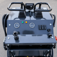 Mini-chargeuse compacte sur chenilles avec console numérique et joystick hydraulique, pour le jardinage