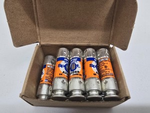 Lot de (9) fusibles Mersen Smart-spot Amp-trap 8A 250V A2D8R neufs, stock ancien, avec garantie - Product Image 1