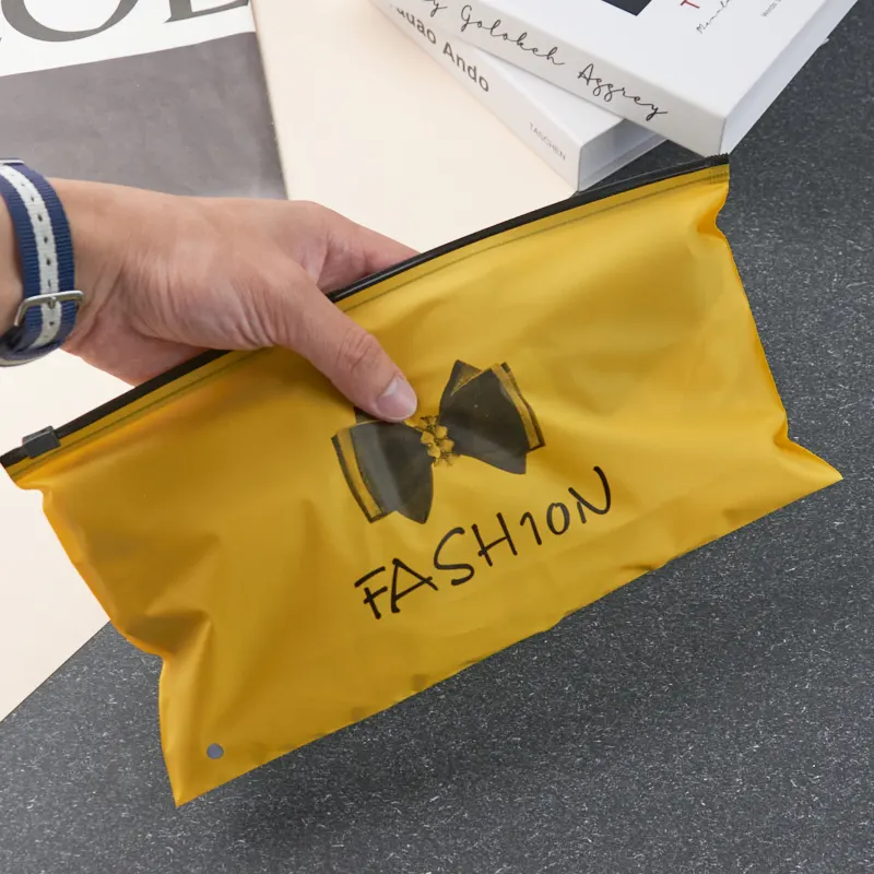 Günstiger Preis Kunststoff Slider wasserdichte Zip-Lock-Verpackung Poly Lagerung Druck verschluss Tasche für Kleidung