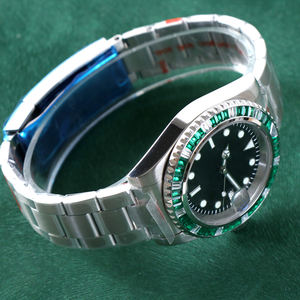 Montre de luxe pour homme sans logo, personnalisée, avec mouvement NH35, cadran vert, diamants, étanche 10 bars, automatique mécanique NH35 - Product Image 3
