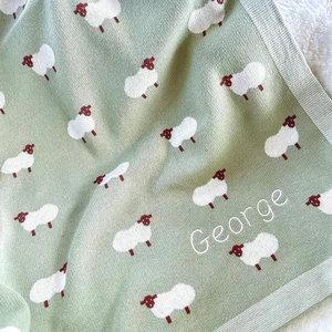 Coperta in maglia ricamata con pecora verde per tema fattoria neutro o regalo per neonato/a - Product Image 2
