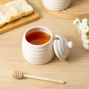 Pot à miel en céramique personnalisé avec couvercle, blanc, rond, hermétique, pour usage en cuisine - Product Image 2