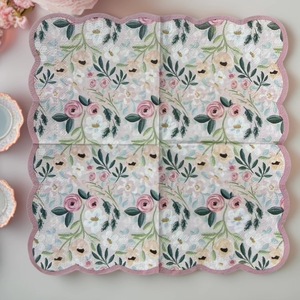 Serviettes d'invités jetables 3 plis à bord festonné motif floral Jardin Romantique pour douche nuptiale - Product Image 3