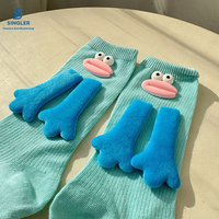 Chaussettes mi-mollet en polyester tricoté jetables, respirantes et colorées, avec motif de monstre de dessin animé 3D et mains magnétiques, design fantaisie mignon et amusant