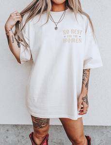 No Rest For The Women Tee T-shirt da donna in cotone a maniche corte, vestibilità rilassata, girocollo casual femminista, in jersey stampato - Product Image 3