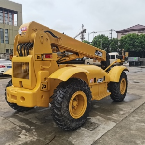 รถยกเทเลสโคปิค JCB 535 สีเหลือง ขับเคลื่อนสี่ล้อ พร้อมยางสำหรับใช้งานนอกถนน เครื่องยนต์ เกียร์ ปั๊ม รับน้ำหนักได้ 12000 กก. อุปกรณ์ก่อสร้าง - Product Image 2