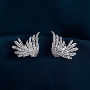 Orecchini a Perno con Ali d'Angelo 3D in Cristallo per Donne, Accessori Eleganti Vintage per Uso Quotidiano - Product Image 2