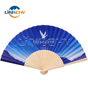 Ventilateur manuel en tissu personnalisé pour mariage en bambou - Product Image 1