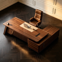 Bureau de direction moderne avec armoires de rangement latérales, étagères coordonnées et plateau de travail large