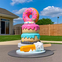 Sculpture géante personnalisée en fibre de verre peinte en forme de cornet de crème glacée, ornement artistique en résine pour vitrine intérieure commerciale