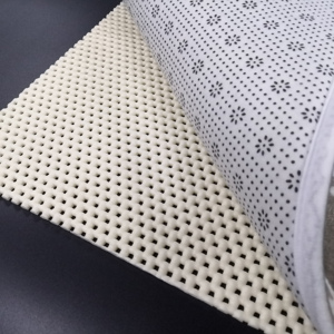 Sous-couche de tapis antidérapante rembourrée de qualité supérieure, super adhérente, antimicrobienne, résistante aux taches, adaptée aux animaux domestiques, en mousse PVC de 0,19 po d'épaisseur - Product Image 2