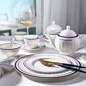 Vaisselle en céramique européenne de luxe, vaisselle en porcelaine portugaise, vaisselle en porcelaine fine de Pologne, motif floral en relief, bleu et blanc - Product Image 3