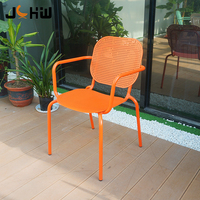 Ensemble table et chaises de salle à manger multicolores en aluminium, écologiques, au design moderne et personnalisable, pour usage extérieur dans les villas, les écoles et les parcs