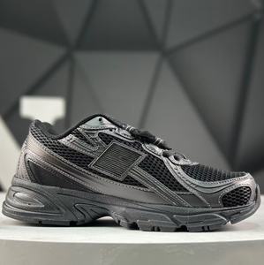 Chaussures de sport respirantes et durables avec logo personnalisé, chaussures de tennis unies et tendance, chaussures de luxe pour hommes - Product Image 1