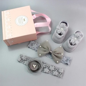 Accesorios <span class=keywords><strong>para</strong></span> el Cabello <span class=keywords><strong>para</strong></span> Niños al por Mayor, Diadema con <span class=keywords><strong>Flores</strong></span> <span class=keywords><strong>de</strong></span> Encaje <span class=keywords><strong>para</strong></span> <span class=keywords><strong>Niñas</strong></span> y Juego <span class=keywords><strong>de</strong></span> Calcetines y Zapatos <span class=keywords><strong>para</strong></span> Bebés Recién Nacidos, Set <span class=keywords><strong>de</strong></span> Regalo en Caja - Product Image 3