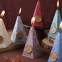 Europäischer Vintage-Stil Mehrseitige Pyramidenförmige Kerze mit Mattierter Textur, Geeignet für Heimdekoration und Als Geschenk