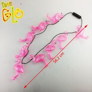 Les fournisseurs chinois fournissent des fournitures de fête <span class=keywords><strong>flamant</strong></span> <span class=keywords><strong>rose</strong></span> led collier clignotant comme cadeaux de promotion de <span class=keywords><strong>flamant</strong></span> <span class=keywords><strong>rose</strong></span> - Product Image 4