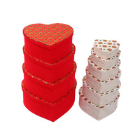 Boîte en carton recyclable personnalisée en forme de cœur avec finition en papier artistique, laminage brillant et gaufrage pour l'emballage de cadeaux