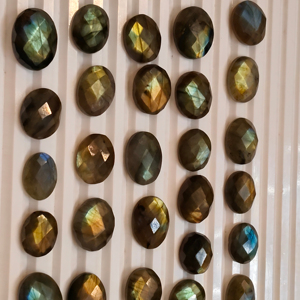 Pierre précieuse de labradorite naturelle de qualité export pour la fabrication de bijoux, cristal de guérison, pierre de protection énergétique, disponible au meilleur prix - Product Image 1