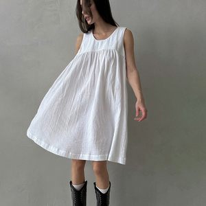 Abito da Notte Estivo in Cotone per Donna, Corto e Senza Maniche, Casual, con Bordo in Pizzo e Tessuto Crespo Bianco - Product Image 2