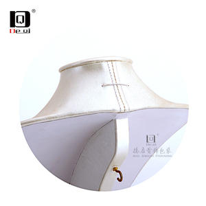 Présentoir à bijoux en cuir PU blanc sur mesure DEQI Factory, mannequins pour colliers, accessoires de bijouterie faits main de haute qualité pour boutique - Product Image 4