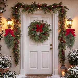 Guirlande de Noël italienne avec des cônes de pin et des clochettes pour la décoration de la maison pendant les fêtes - Product Image 2