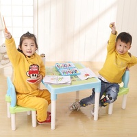 Ensemble table et chaises modernes en plastique pour enfants avec impression de lettres, idéal pour l'école et l'extérieur, design Montessori