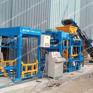Arbeitssparende Hohlblockmaschine Vollautomatische Zement-Pflasterstein-Herstellungsmaschine Verzahnungsstein-Herstellungsanlage - Product Image 5