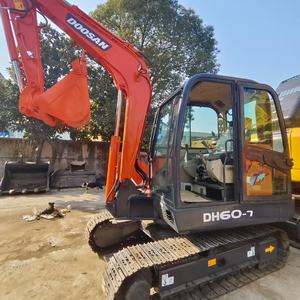 Excavatrice Doosan DH60-7 d'occasion presque neuve, 6 tonnes, godet de 0,2 m, prix bas, machine de construction, moteur, boîte de vitesses, pompe PLC - Product Image 2