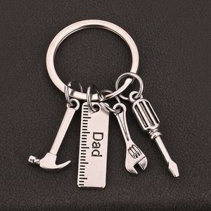 Porte-clés <span class=keywords><strong>marteau</strong></span> tournevis clé à molette en alliage de zinc DIY européen et américain KY 110 OEM pour cadeau de la Fête des Pères - Product Image 1