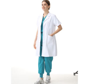Blouse de laboratoire pour femmes à manches courtes en polyester/coton de la marque Rosen, personnalisable avec logo, pour la détection des aiguilles, idéale pour les hôpitaux et les cliniques. - Product Image 2