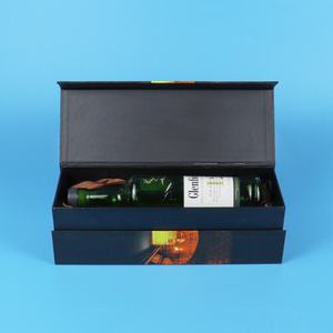 Boîte cadeau magnétique en carton recyclé gaufré personnalisée avec doublure en éponge pour vin, soda, thermos - Boîtes rigides écologiques - Product Image 6