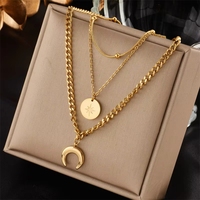 Collar de Moda con Colgante de Estrella y Luna en Acero Inoxidable Chapado en Oro con Cadena Apilada de Varias Capas Estilo Retro