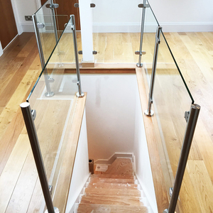 Rampe d'escalier intérieure en acier inoxydable avec poteaux en acier inoxydable, <span class=keywords><strong>fixation</strong></span> facile à faire soi-même, en verre trempé, moderne et personnalisée - Product Image 4