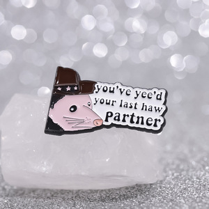 Has matado a tu pareja delicado broche de insignia de Metal texto en inglés serigrafía ropa accesorio Collar Pin estilo Anime - Product Image 6