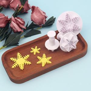 <span class=keywords><strong>Emporte</strong></span>-pièces et moules en plastique flocon de neige de Noël pour la décoration de biscuits et de gâteaux, outil de modelage d'argile - Product Image 2