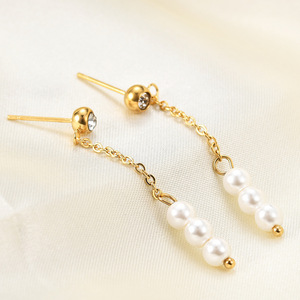 ต่างหูมุกแบบห้อย 49 มม. โซ่ทองประดับมุกเทียม สวมใส่ได้ทุกวัน - Product Image 1