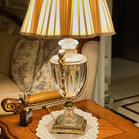 Lampe de table en verre cuivre de style européen Base en cristal Lampe de bureau en laiton Chambre à coucher Salon Villa Projet Design d'intérieur