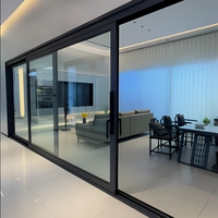 Porte coulissante de balcon en alliage d'aluminium certifiée haute résistance, panneaux en verre trempé, système de verrouillage sécurisé, fonctionnement fluide et silencieux, design moderne