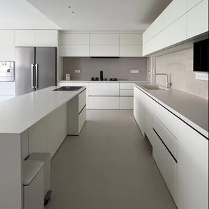 Ensemble d'armoires de cuisine blanches de style moderne minimaliste personnalisé avec îlot, finition laquée haute brillance, bois massif de luxe - Product Image 1