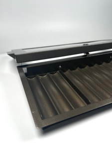 Boîte de rangement pour jetons de <span class=keywords><strong>poker</strong></span> en métal avec 12 compartiments amovibles, verrouillable, noir mat, avec couvercle en verre transparent - Product Image 3