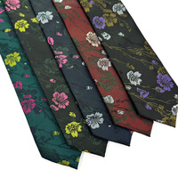 Cravate pour homme en polyester noir vert foncé tissé rétro à motif hibiscus, fabriquée à partir de matériaux recyclés
