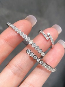 กำไลข้อมือทองคำแท้ 18K แบบปรับขนาดได้สำหรับผู้หญิง ประดับเพชรธรรมชาติ ยี่ห้อ Xinfly รุ่น Custom ดีไซน์เปิดได้ ยืดหยุ่นได้ ของแท้ ทำเองได้ - Product Image 5