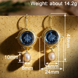 Orecchini vintage con gancio in perla simulata color oro per donna, gioielli eleganti e delicati - Product Image 4
