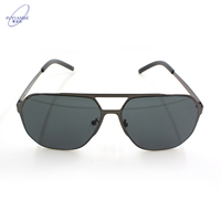 Lunettes de soleil de conduite rétro classique unisexe avec logo personnalisé Monture en métal noir à la mode Lentilles PC & Tac gris/argent