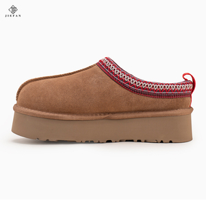 Vente en gros de bottes Uggly personnalisées pour femmes, tongs d'hiver en peau de mouton, daim de vache, chaussures d'hiver chaudes à enfiler, <span class=keywords><strong>pantoufles</strong></span> - Product Image 4