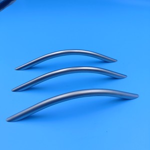 Poignées de meuble courbées en acier inoxydable 10x96 10x128 10x160 10x192 10x224 style européen pour tiroirs, armoires et quincaillerie de meubles - Product Image 3